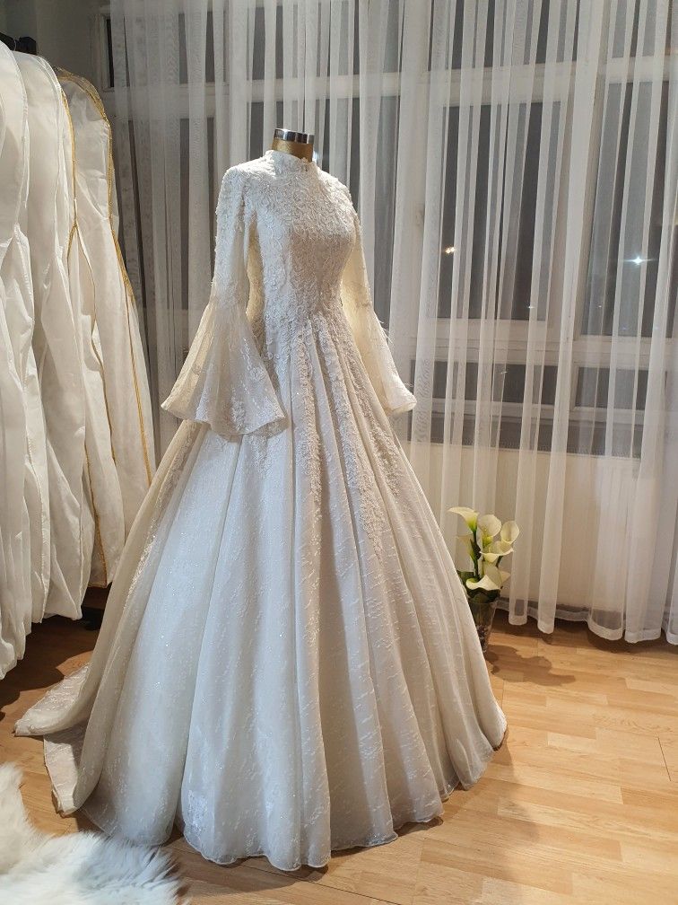 Vintage Palace Style High-Neck Lace Bell-Sleeve Gown | Sequin Tulle Ballgown Maxi Dress for Wedding Bridal Evening Engagement Banquet gh6412