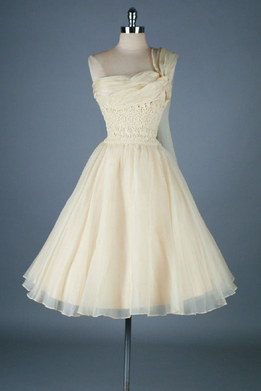girlhomeshops--Pastel Yellow Lace Exquisite Short Satin Homecoming Dress gh5640
