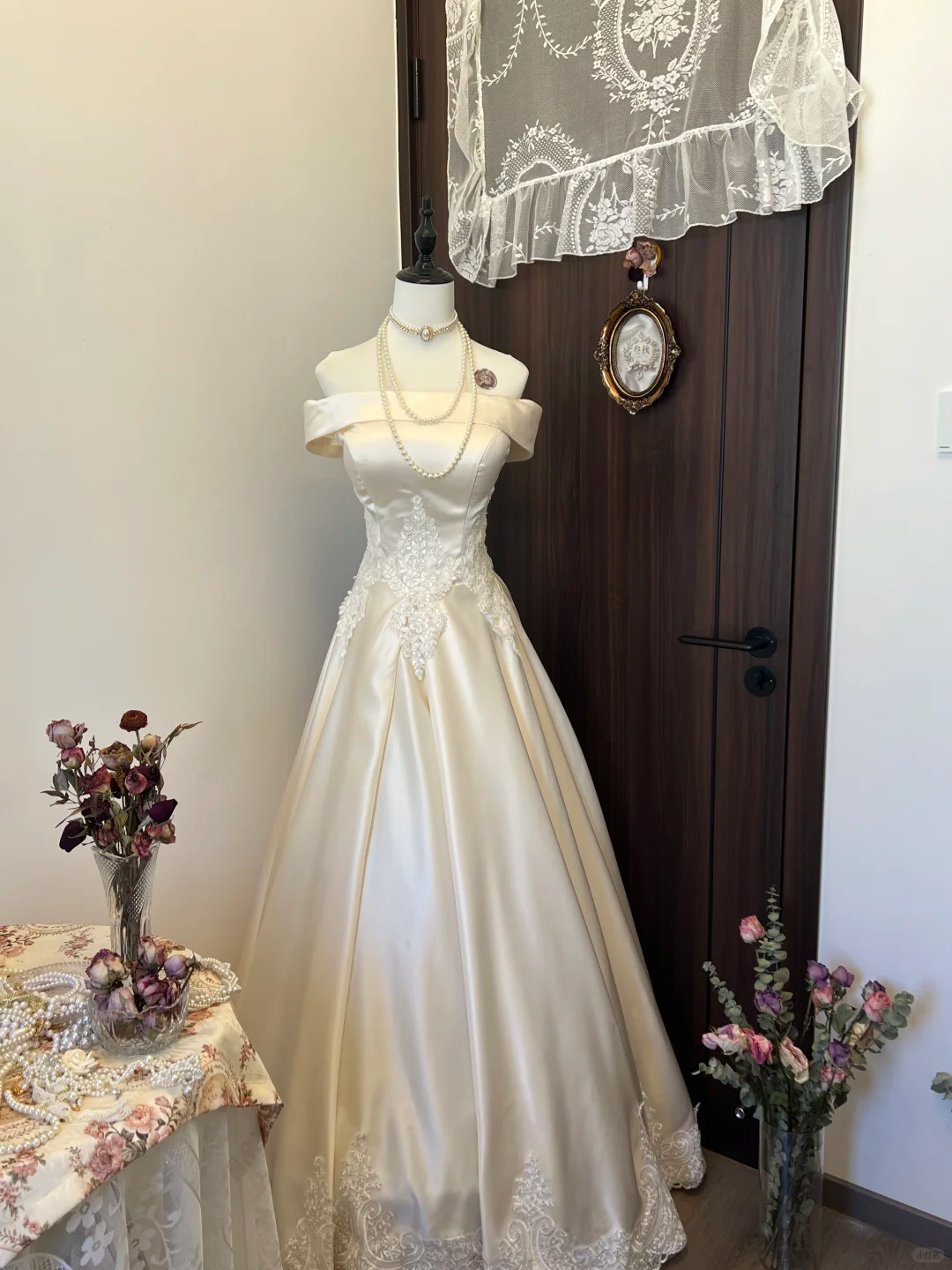 White Delicate Floral Applique Long Satin Ball Gown Evening Gown Wedding Dress gh4292