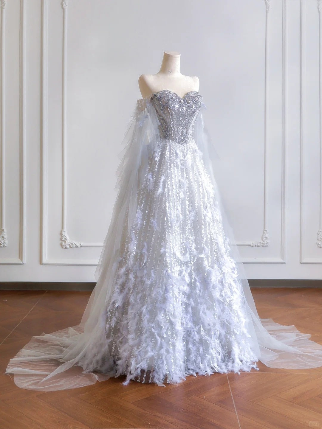 Girlhomeshops - Robe de mariée longue en tulle gris violet avec plumes et diamants, perles exquises, gh5486