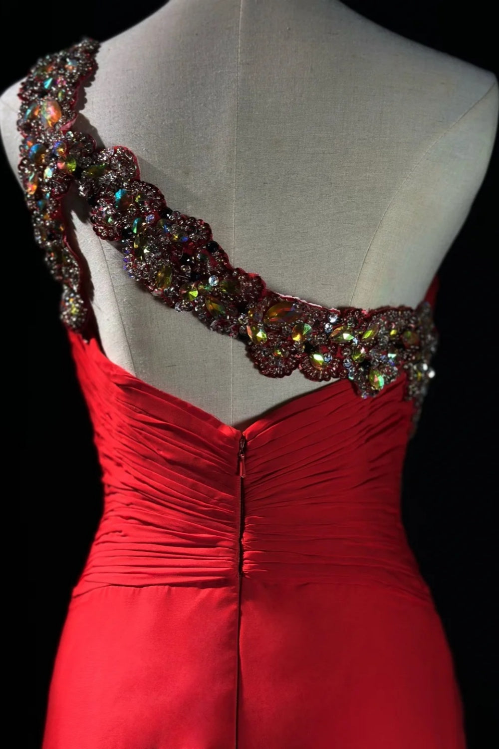 girlhomeshops-Glamouröses, glänzendes, rotes Ballkleid mit einer Schulter und Kristallen, gh5849