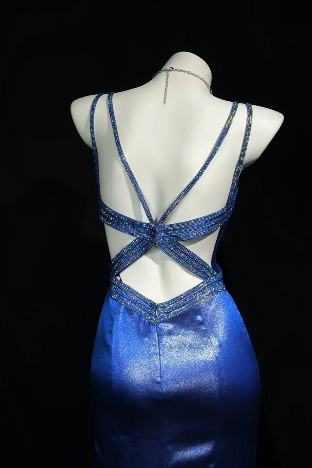 girlhomeshops-Exquisites blaues Abendkleid mit Kreuz und Strass auf der Rückseite, gh5847