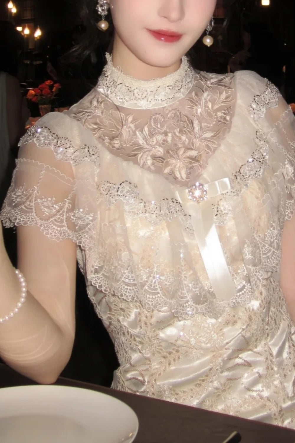 Girlhomeshops - Robe d'anniversaire en dentelle brodée, col montant, élégance rétro et douceur féminine gh5898