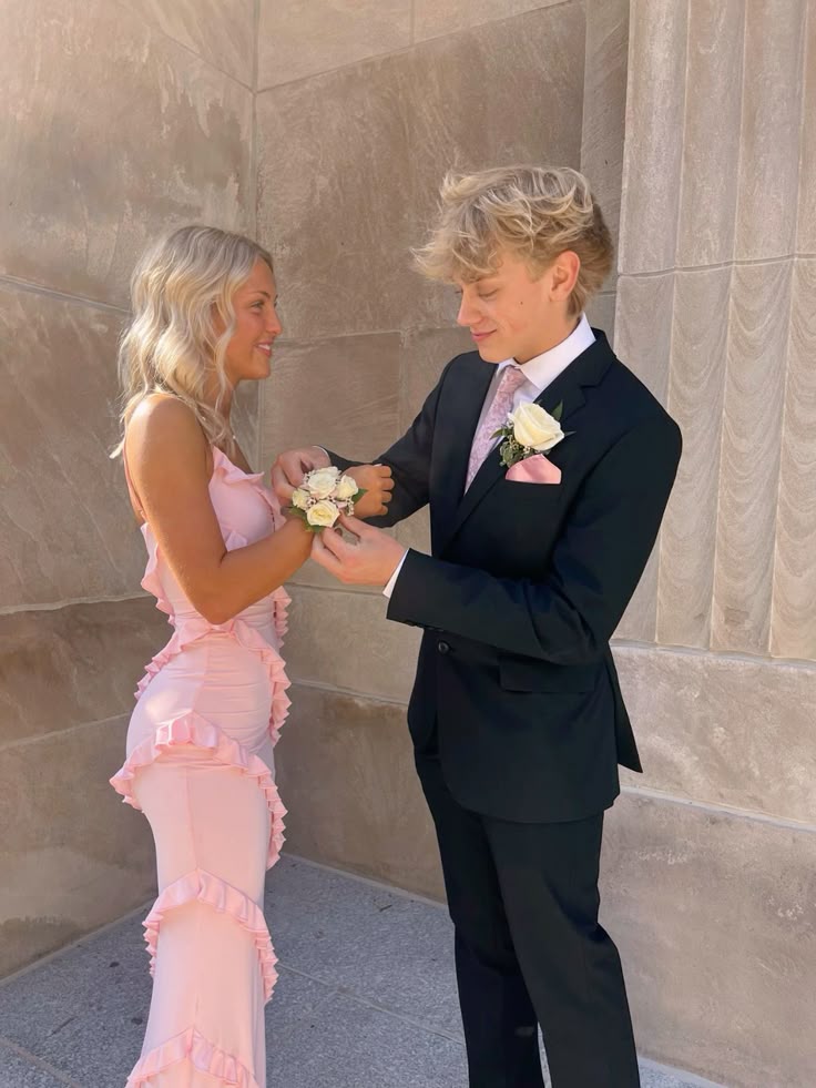 Robe de soirée longue en mousseline de soie à volants et bretelles spaghetti rose gh3518