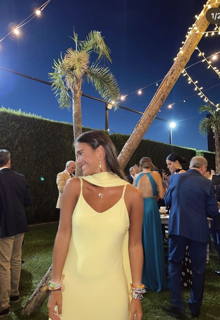 Robe de soirée longue en mousseline de soie à volants et bretelles spaghetti jaune élégante gh3382