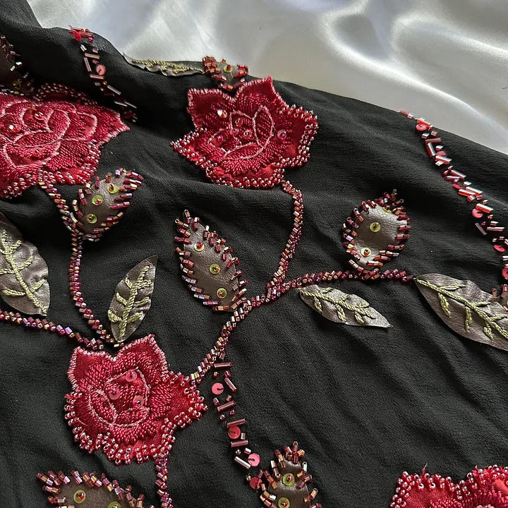 Wunderschönes, enges, trägerloses, exquisites, langes Ballkleid-Abendkleid aus Tüll mit roten Rosen und Perlen gh3157