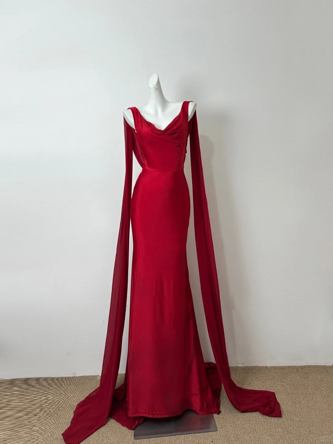 Girlhomeshops – Rotes, schwingendes Neckholder-Rückenband, langes Satin-Ballkleid, Partykleid gh5478