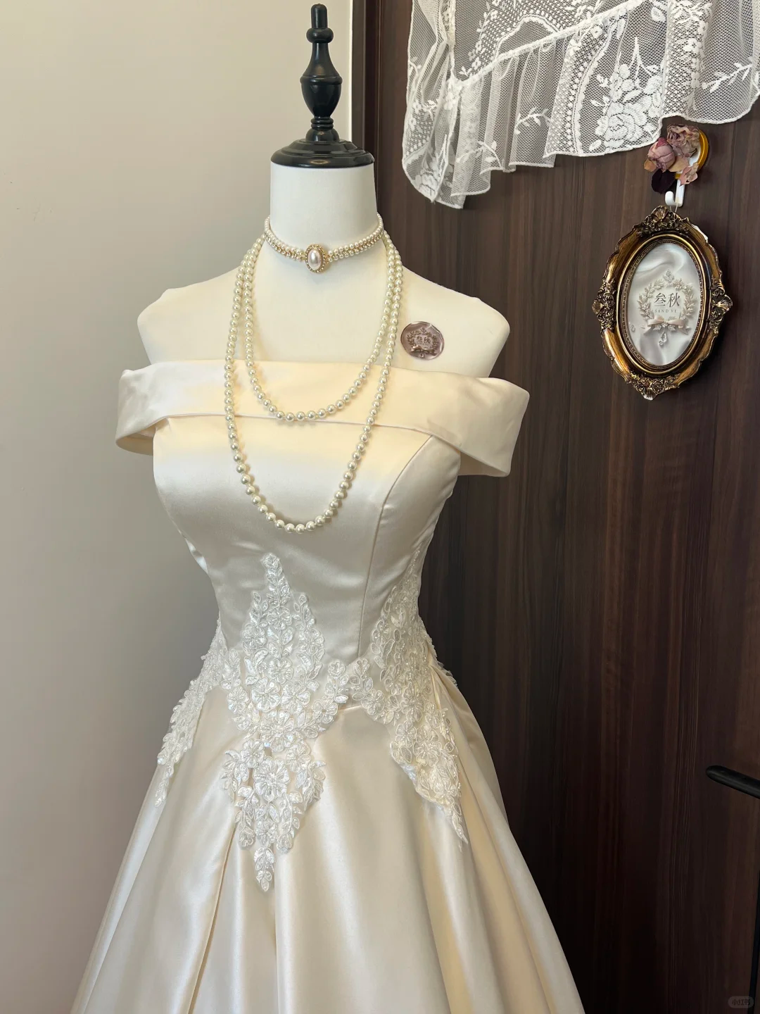 White Delicate Floral Applique Long Satin Ball Gown Evening Gown Wedding Dress gh4292