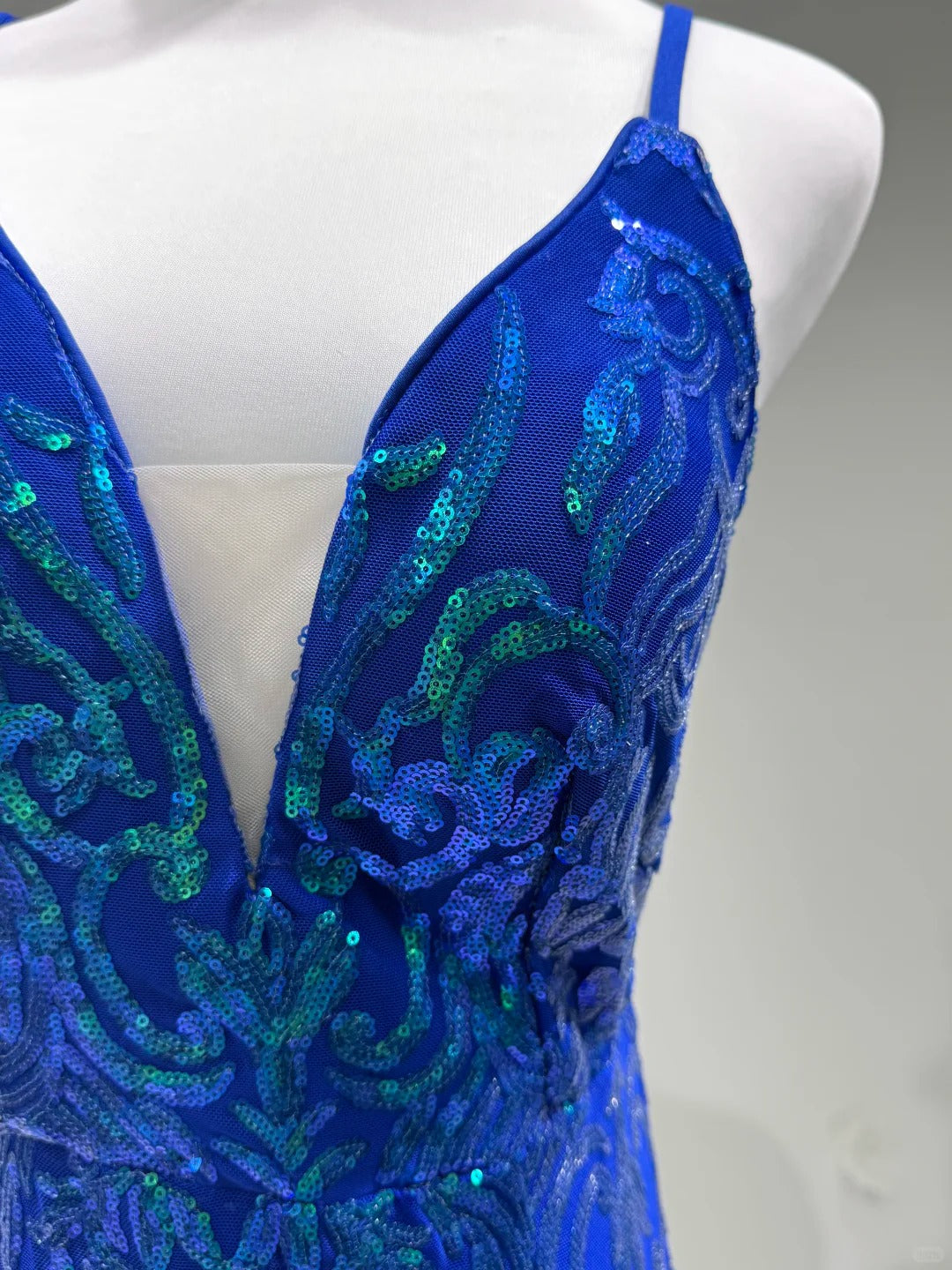 Girlhomeshops-Blau glänzende Mode Pailletten lange Ballkleid Geburtstag Partykleid gh5420