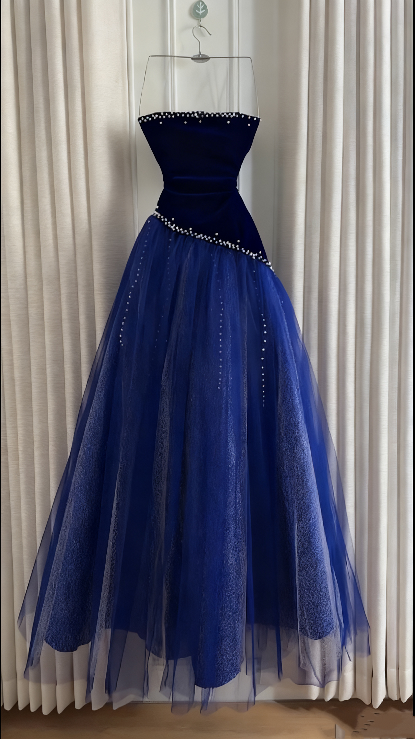 Ärmelloses burgunderrotes Samt- und Tüllkleid | Luxuriöses, elegantes Ballkleid mit Perlenbesatz und Schleppe gh6471