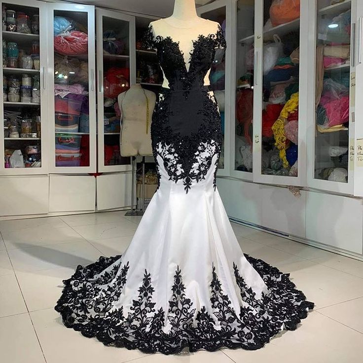 Black gorgeous exquisite lace V-neck backless long floor-length trailing satin sexy elegant ball gown evening dress wedding dress gh3456