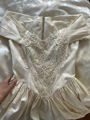 girlhomeshops - Robe de mariée avec corsage en cœur brodé de fleurs et manches à épaules dénudées gh5841