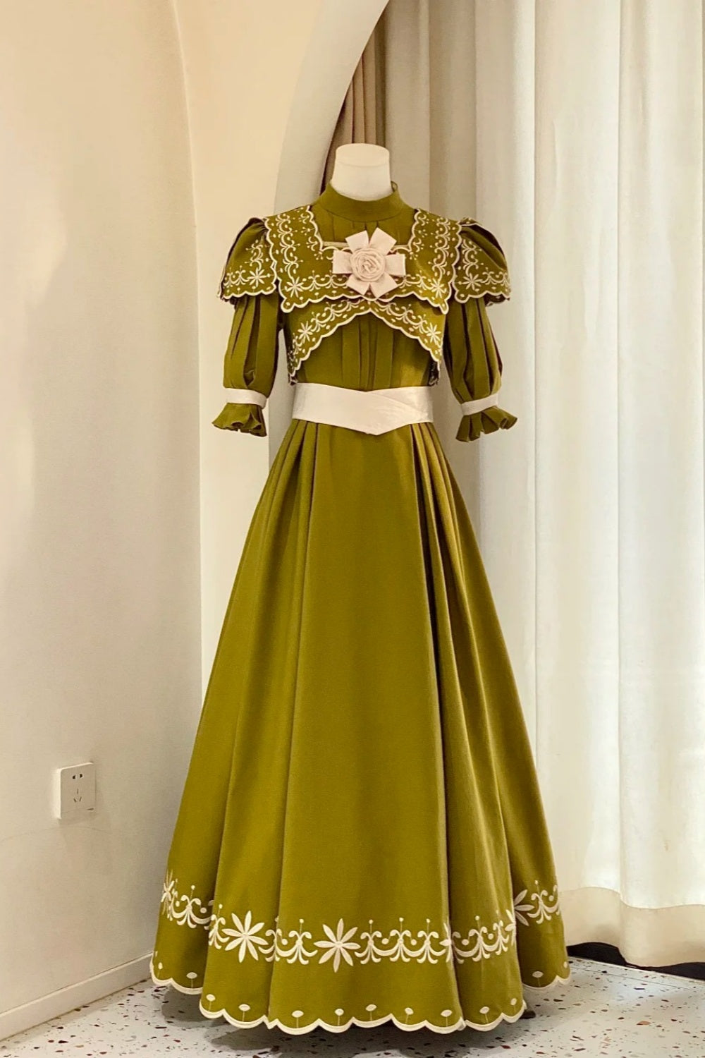 Olive Green Floor-length Gown Lace Victorian Tea Party·Retro Party Dress gh6737