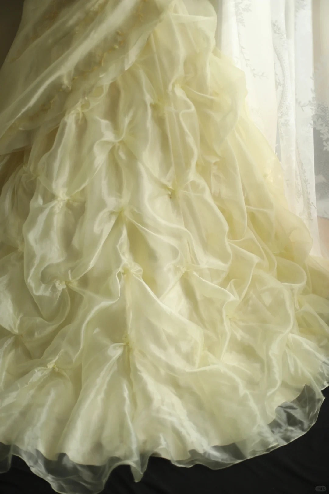 Girlhomeshops - Gelbes Retro Neckholder-Hochzeitskleid im Prinzessinnenstil, gh5425