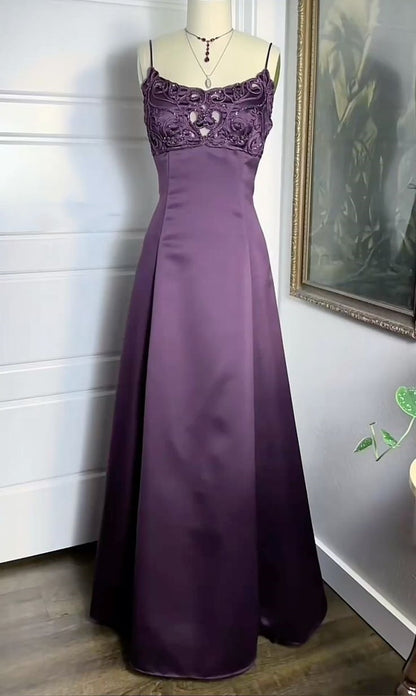 (Nicht vorrätig) Lila Vintage-Mode Elegantes, exquisites, perlenbesetztes, langes Spaghettiträger-Satin-Abendkleid mit Spaghettiträgern, Partykleid gh3676