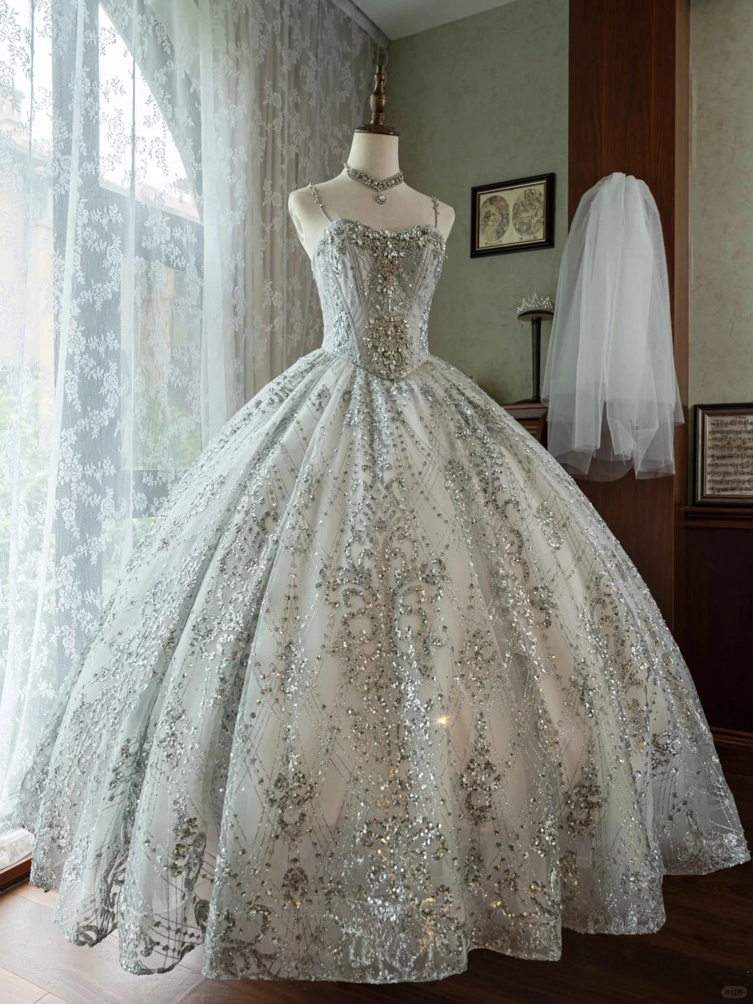 Robe de soirée longue en tulle blanc brillant et luxueux, magnifique robe de princesse exquise en perles de pierres précieuses, à la mode et élégante, robe de bal, robe de remise de diplôme, robe de cérémonie pour adulte, robe de mariée gh3843