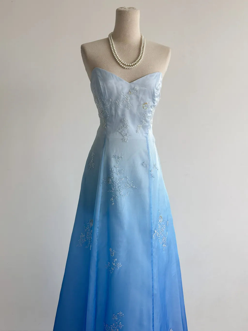 Girlhomeshops – Blau-weißes, exquisites, florales, modisches, bodenlanges Ballkleid mit Farbverlauf, Tube-Top, gh5515