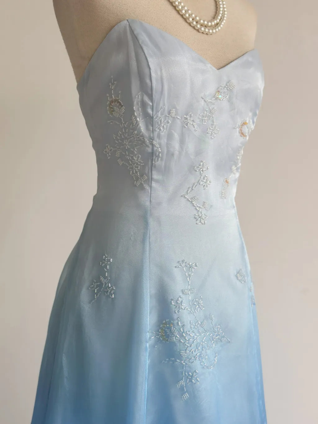 Girlhomeshops – Blau-weißes, exquisites, florales, modisches, bodenlanges Ballkleid mit Farbverlauf, Tube-Top, gh5515