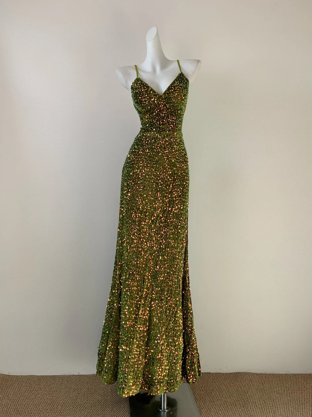 Green Vintage Fashion Shiny Elegant Spaghetti Straps Floor Length Velvet Sequin Ball Gown Evening Gown Party Dress Prom Gown gh3744