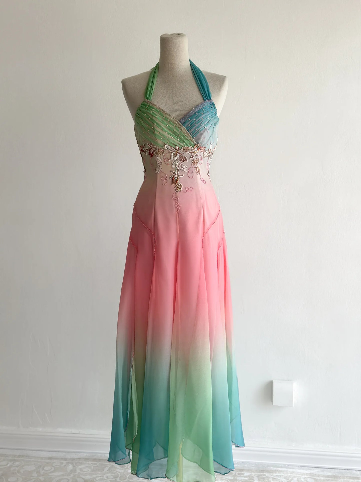 girlhomeshops-Pink-Green Gradient Chiffon Halter-Neck Embroidered Rhinestone-Embellished Floor-Length Retro-Style Gown gh6373