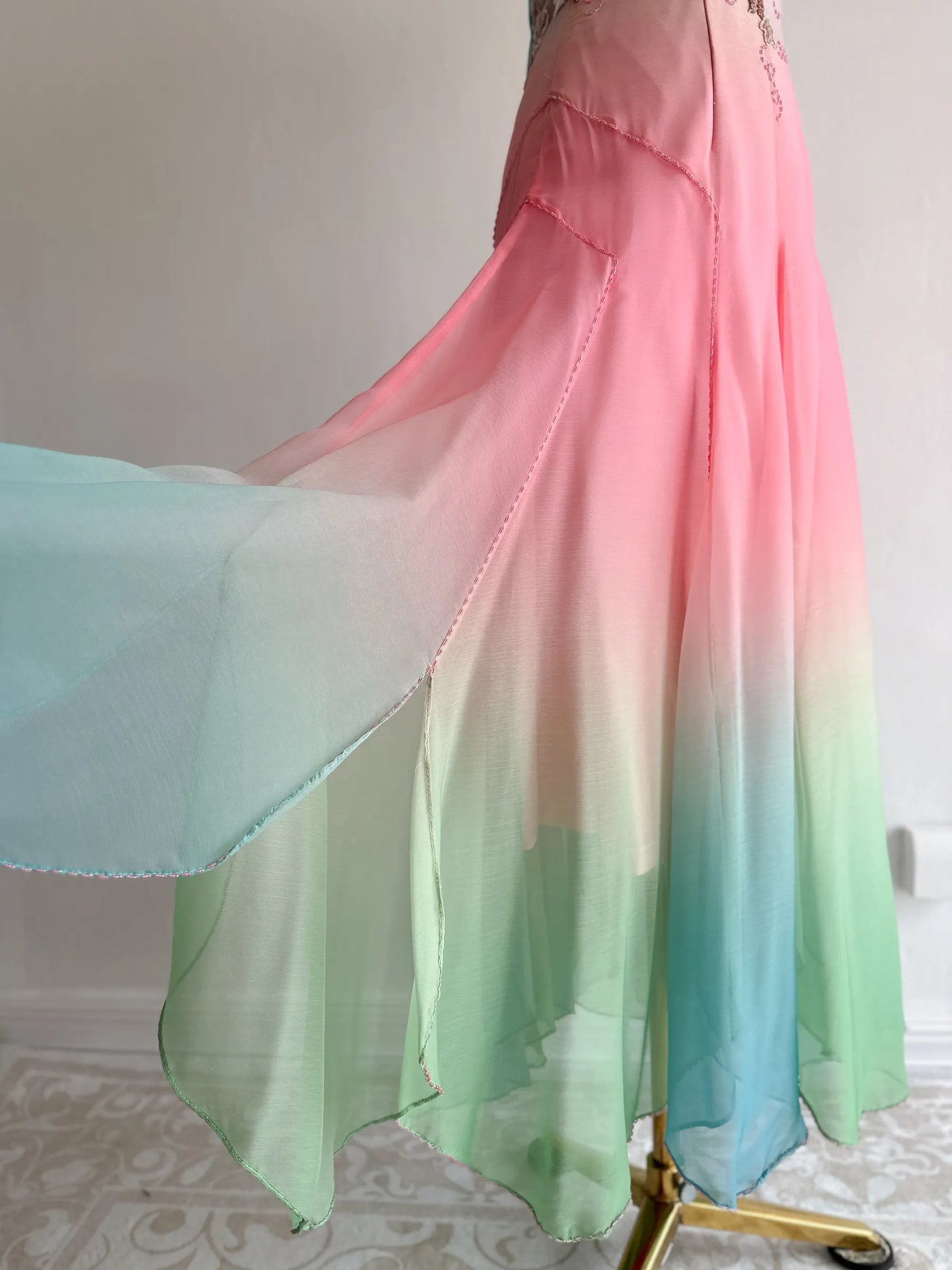 girlhomeshops-Pink-Green Gradient Chiffon Halter-Neck Embroidered Rhinestone-Embellished Floor-Length Retro-Style Gown gh6373