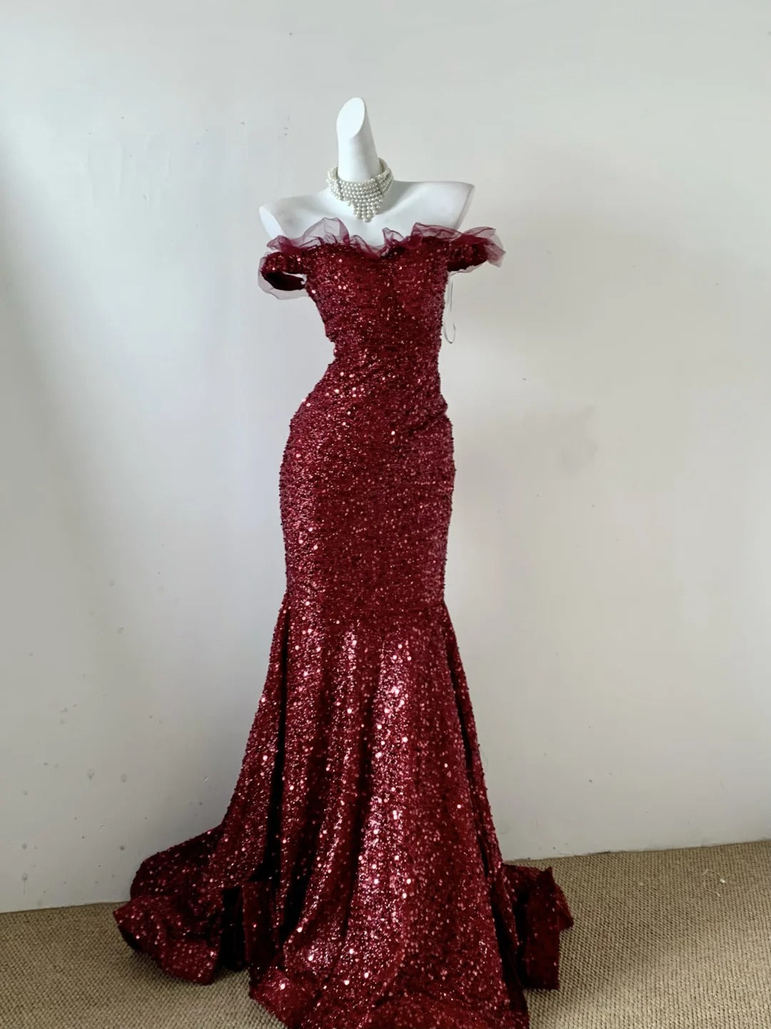 Burgundy gorgeous shiny Fashion Elegant Long Sequined Tulle Neckline Floor Length Train Sexy Ball Gown Evening Dress Prom Dress gh3730