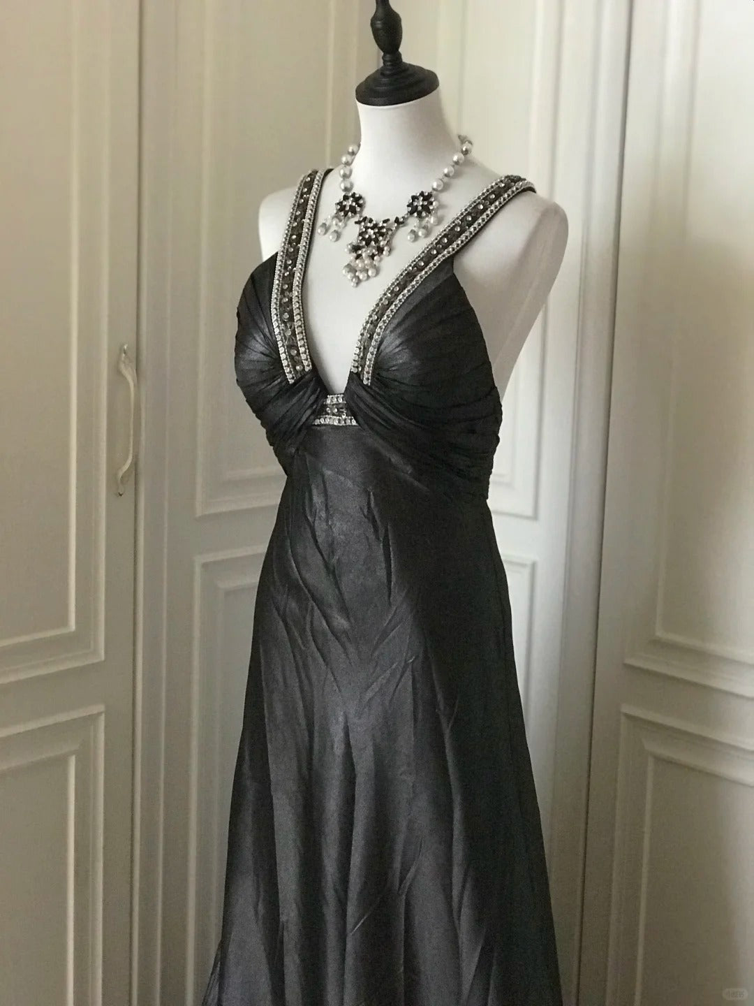 ✨🖤Black beaded mysterious and noble black swan vintag Downton Abbey deep V long satin ball gown evening dress gh4390