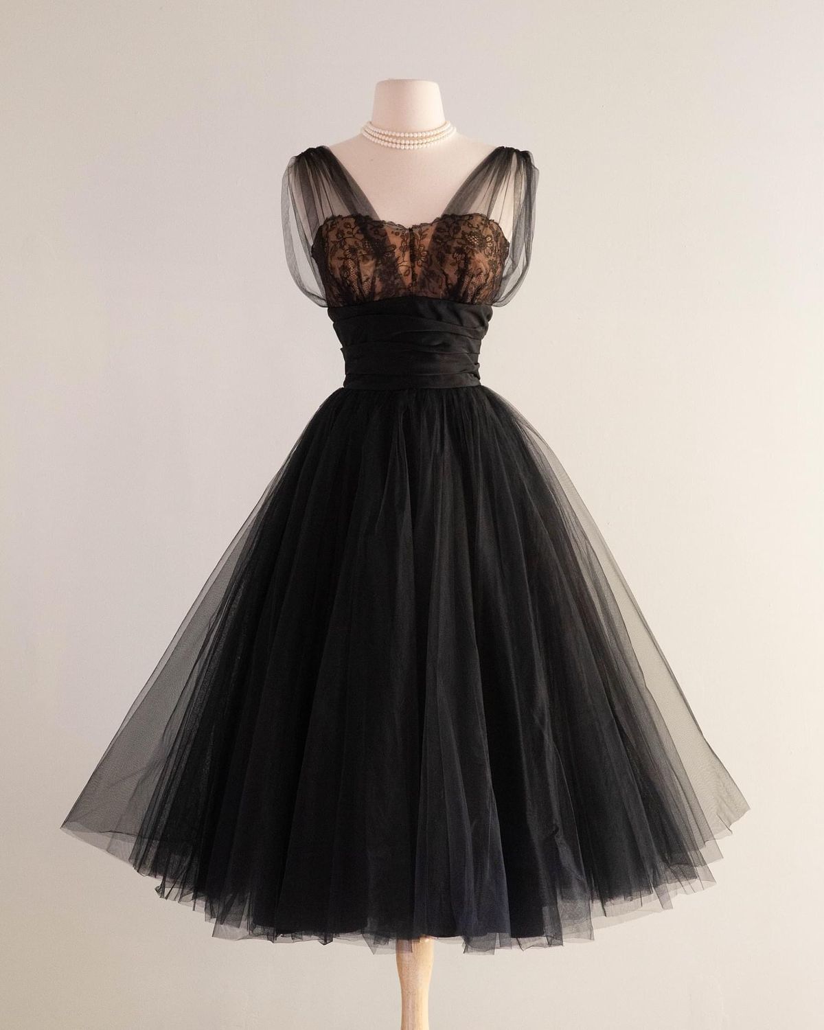 girlhomeshops--hoco dresses Black Short Satin Tulle Homecoming Dress gh5571