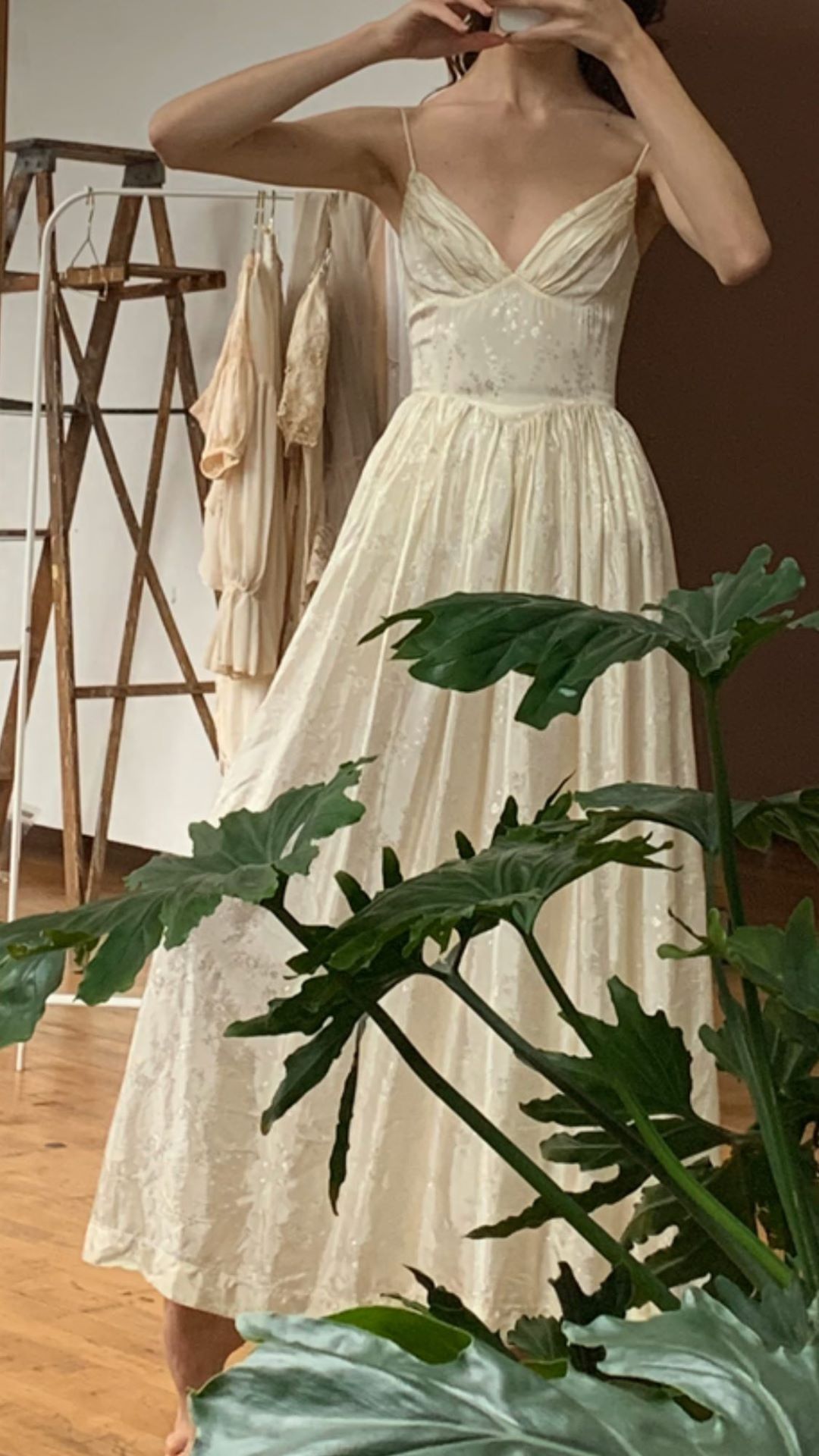 girlhomeshops – elegantes langes Spitzenkleid im Retro-Stil mit dünnen Trägern gh5705