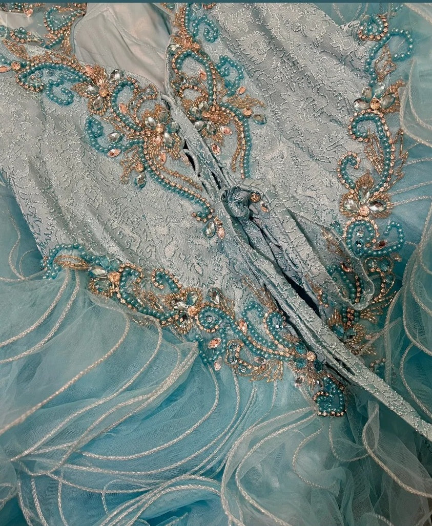 Wunderschönes, blaues, langes, mit Perlen besetztes Ballkleid aus Organza-Tüll gh4431