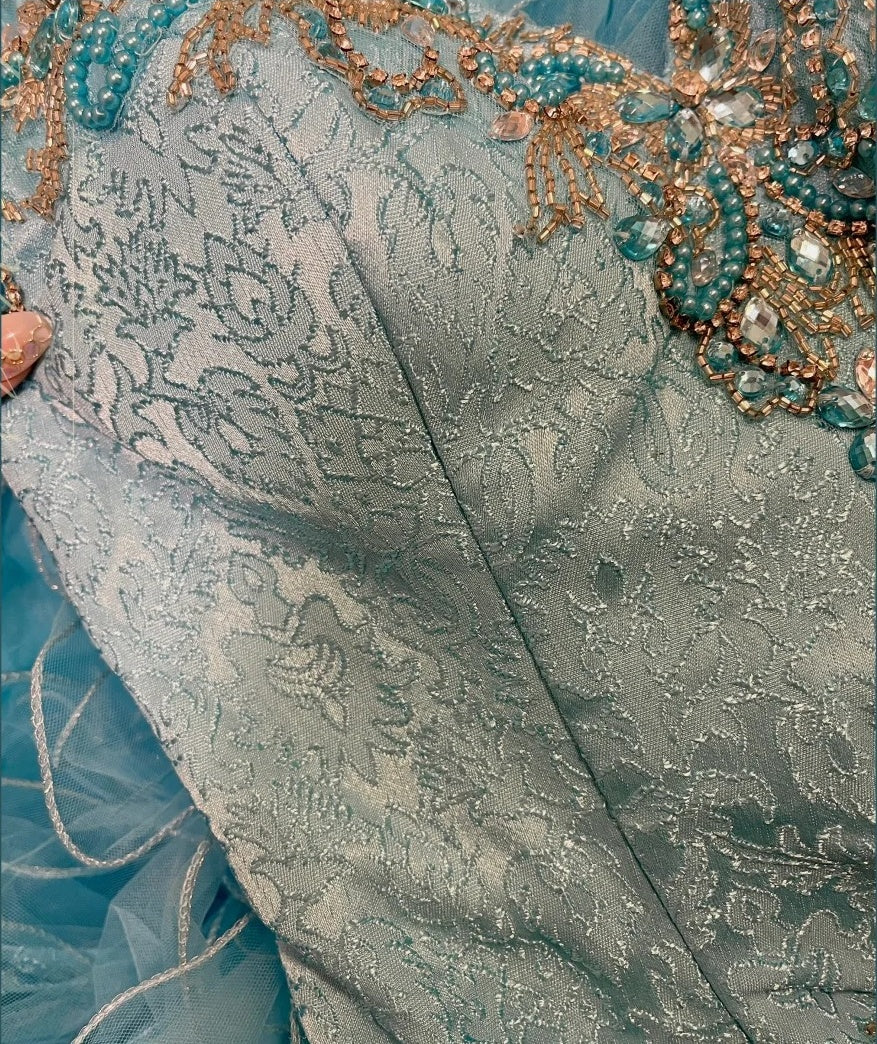 Wunderschönes, blaues, langes, mit Perlen besetztes Ballkleid aus Organza-Tüll gh4431