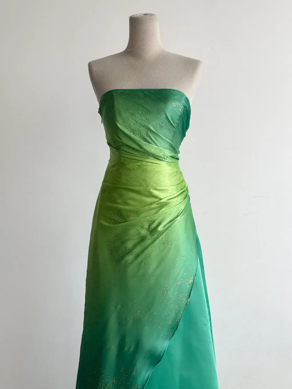girlhomeshops-Gradient Green Shiny Satin Strapless Train Gown, Sleeveless Rhinestone Elegant Evening Dress gh6343