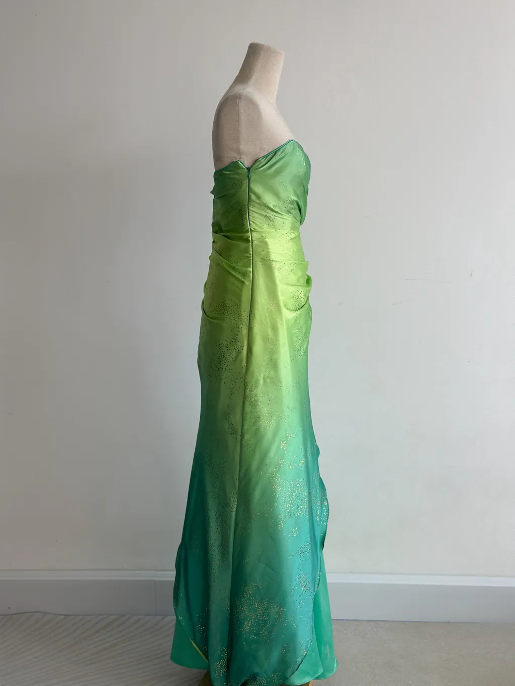 girlhomeshops-Gradient Green Shiny Satin Strapless Train Gown, Sleeveless Rhinestone Elegant Evening Dress gh6343