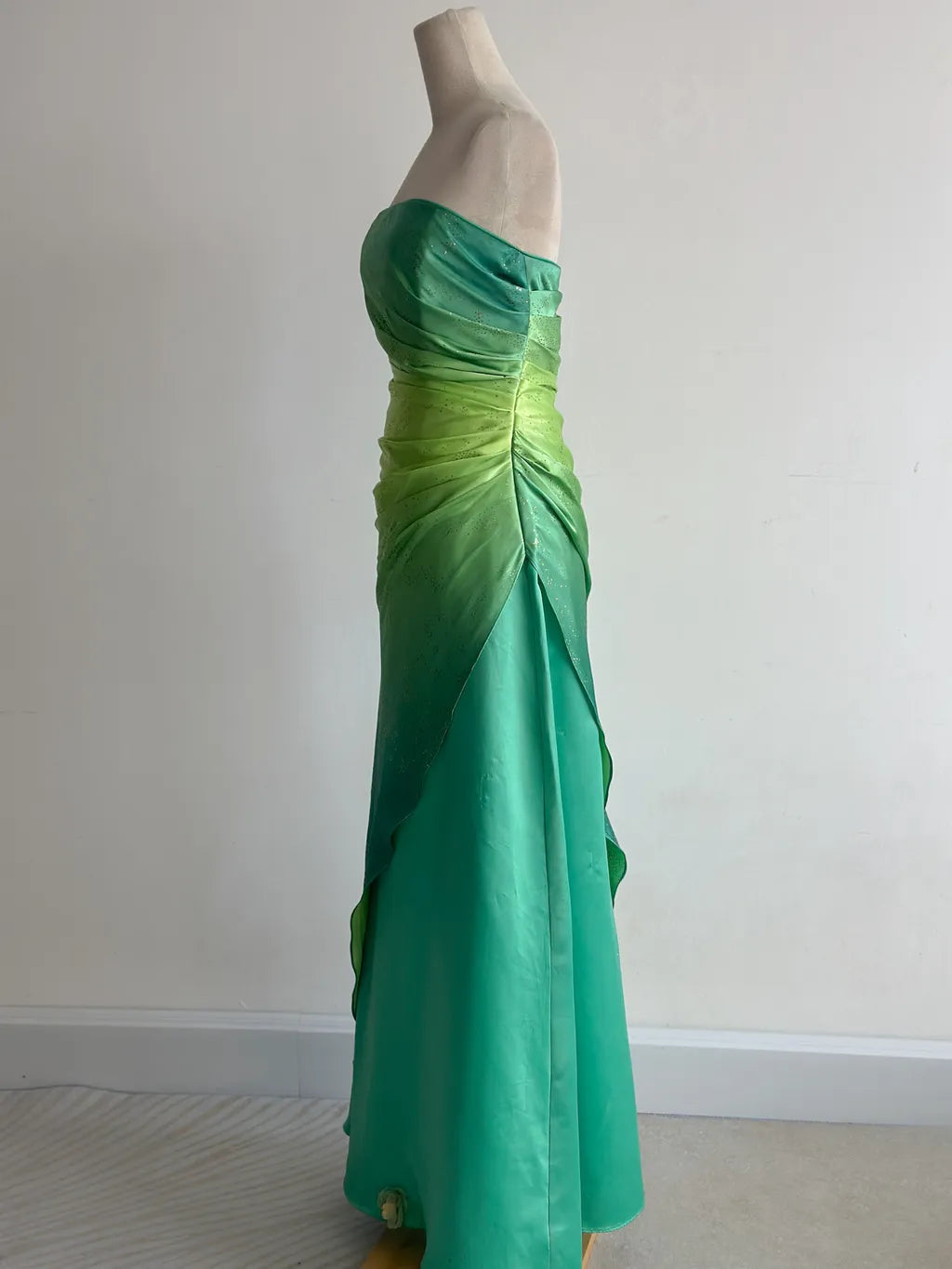 girlhomeshops-Gradient Green Shiny Satin Strapless Train Gown, Sleeveless Rhinestone Elegant Evening Dress gh6343