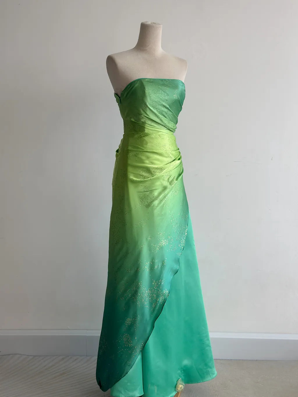girlhomeshops-Gradient Green Shiny Satin Strapless Train Gown, Sleeveless Rhinestone Elegant Evening Dress gh6343