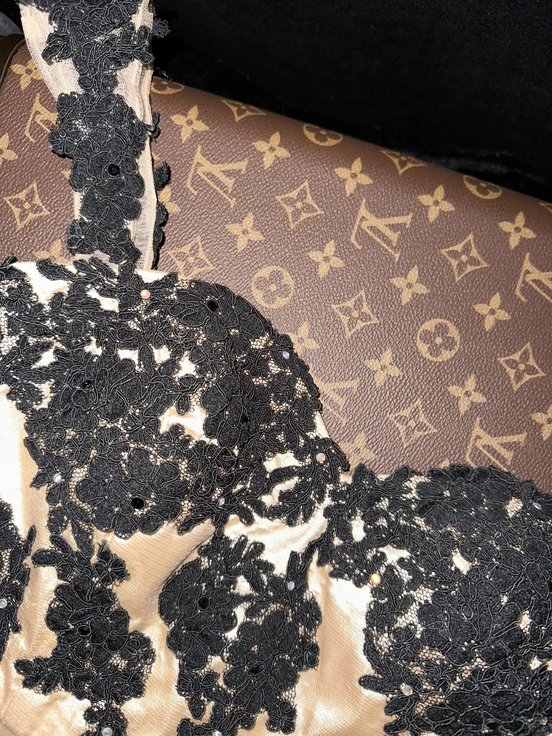 Champagne Black Floral Applique Long Satin Ball Gown Evening Dress gh4423