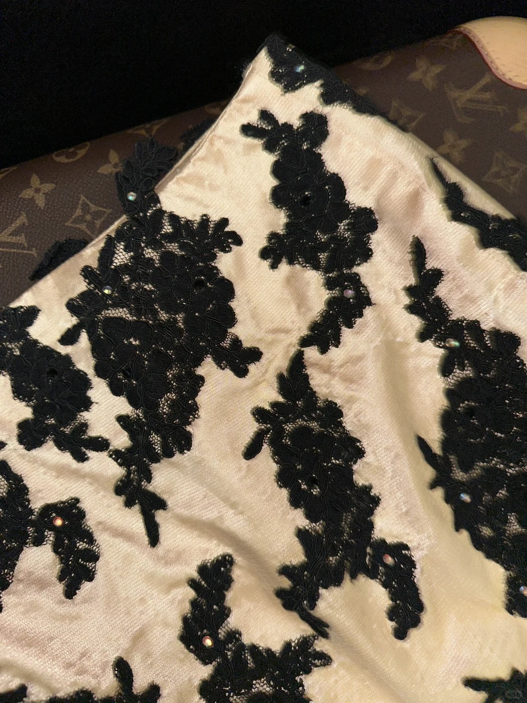 Champagne Black Floral Applique Long Satin Ball Gown Evening Dress gh4423