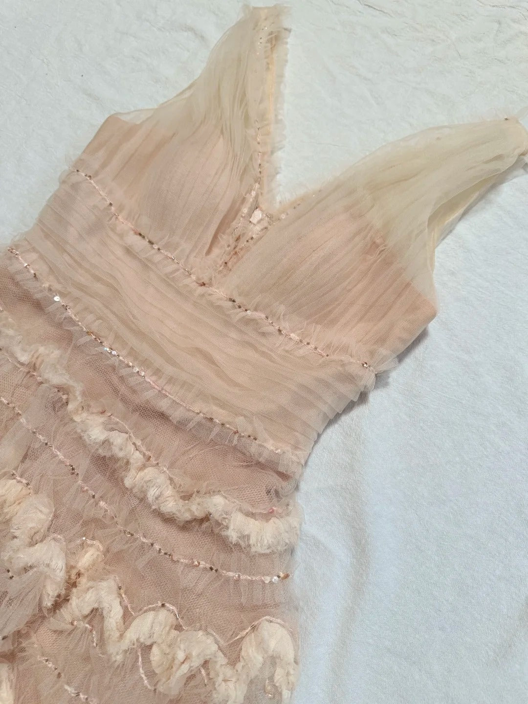 girlhomeshops-Nude Pink Tulle Sleeveless Midi Dress with Sequins and 3D Textured Patterns gh6312