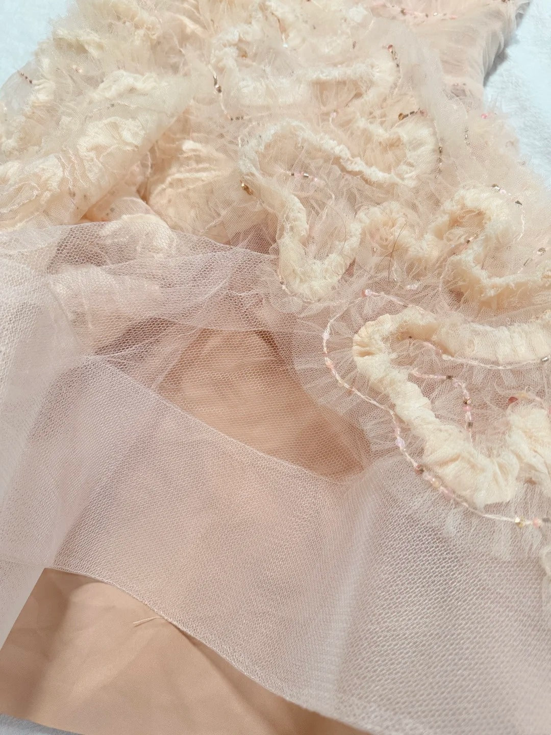 girlhomeshops-Nude Pink Tulle Sleeveless Midi Dress with Sequins and 3D Textured Patterns gh6312