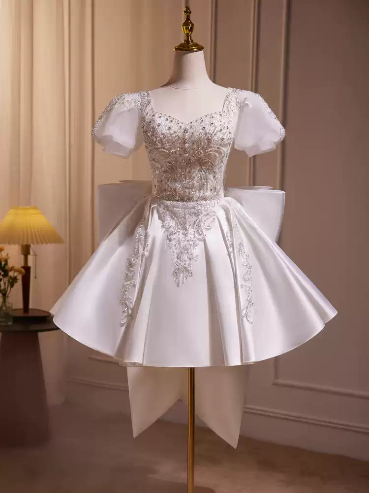 Weißes, perlenbesetztes, bauschiges, kurzes Heimkehrkleid, Hochzeitskleid, Partykleid, Geburtstagspartykleid, leichtes Hochzeitskleid, Prinzessin, gh4606