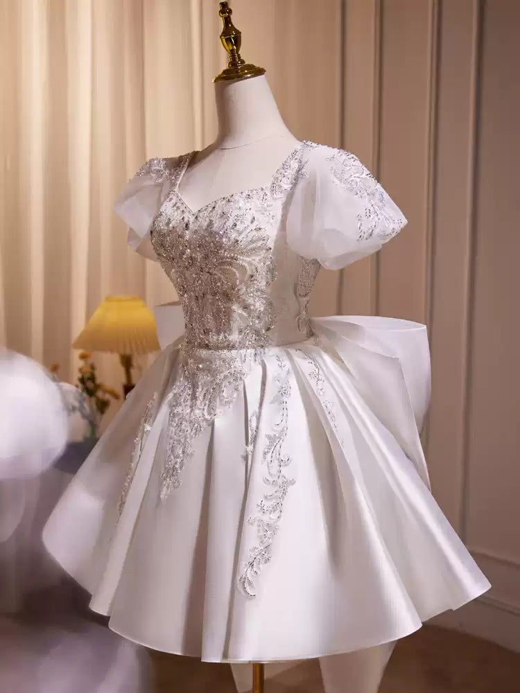 Weißes, perlenbesetztes, bauschiges, kurzes Heimkehrkleid, Hochzeitskleid, Partykleid, Geburtstagspartykleid, leichtes Hochzeitskleid, Prinzessin, gh4606