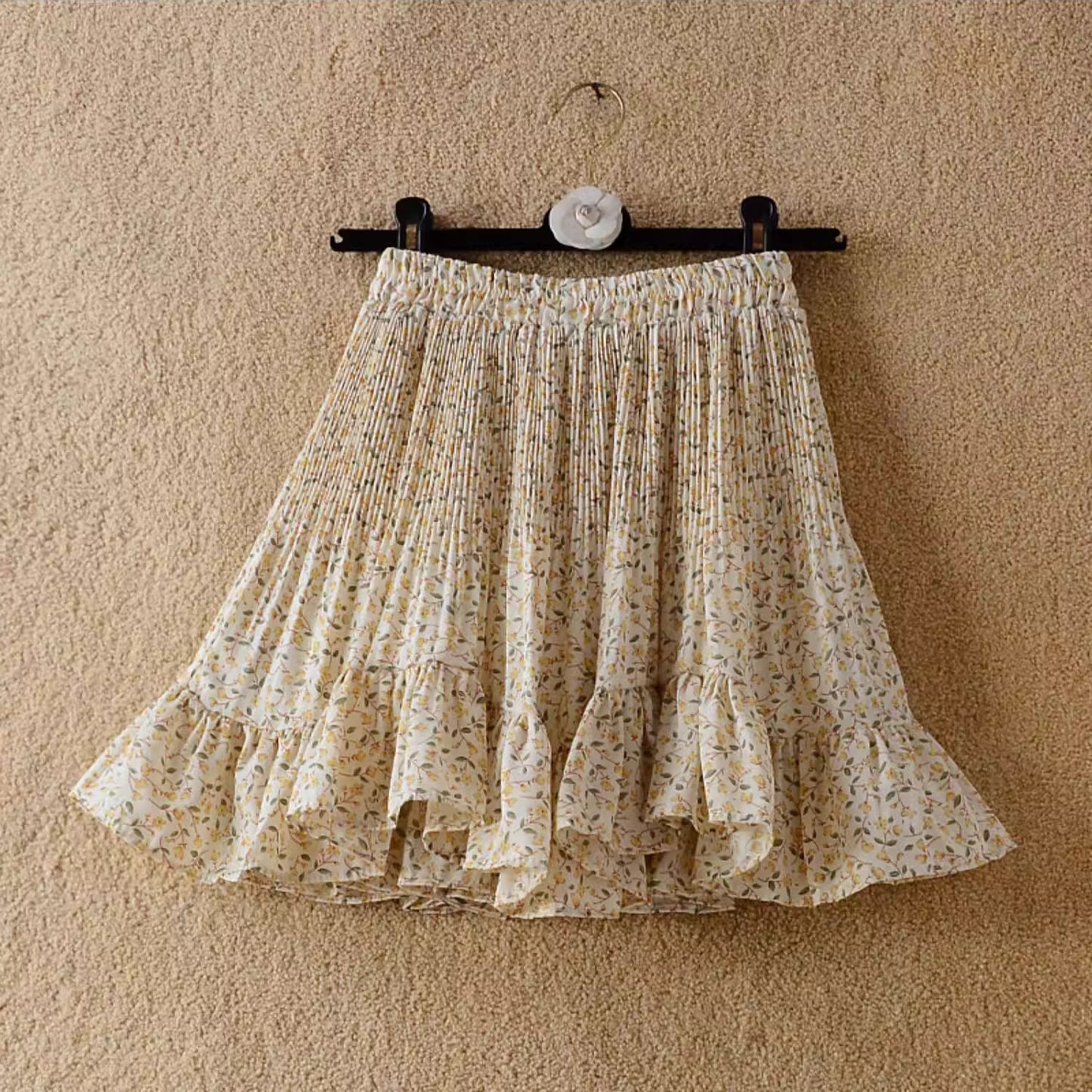 Floral chiffon mini skirt, summer new style, versatile high-waisted, slimming pleated A-line skirt for women.  11368