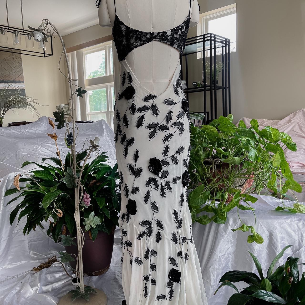 Girlhomeshops - Robe de soirée longue en mousseline de soie, blanche et noire, avec perles exquises, gh5092