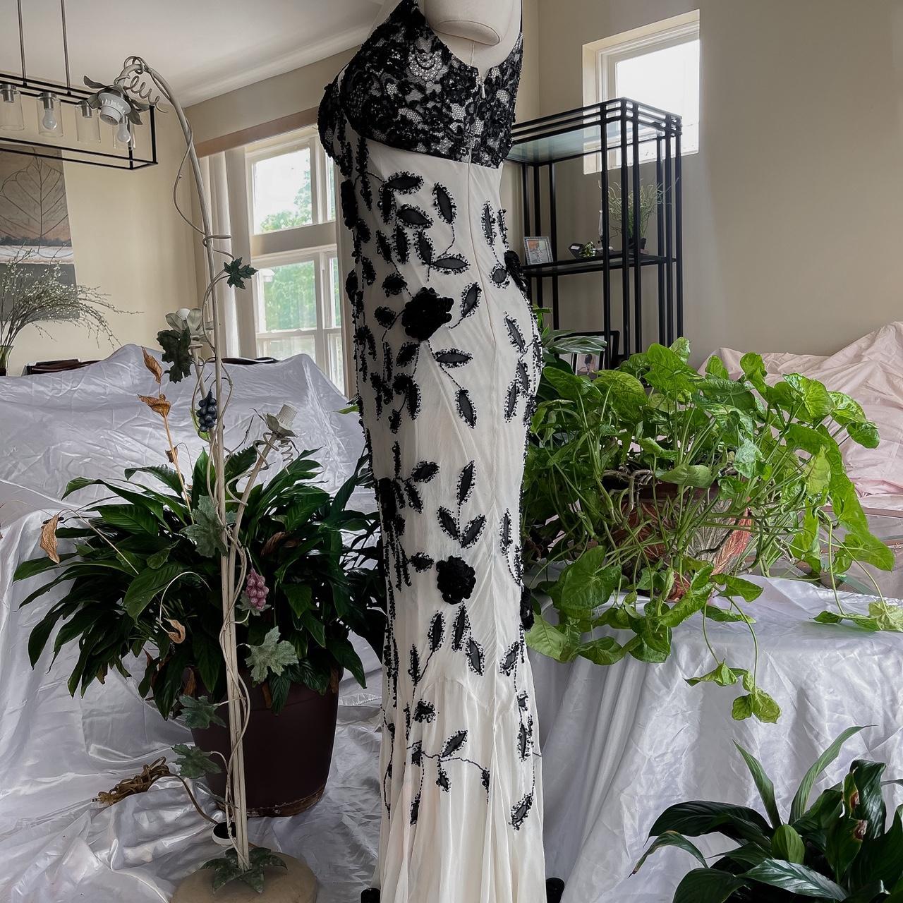 Girlhomeshops - Robe de soirée longue en mousseline de soie, blanche et noire, avec perles exquises, gh5092