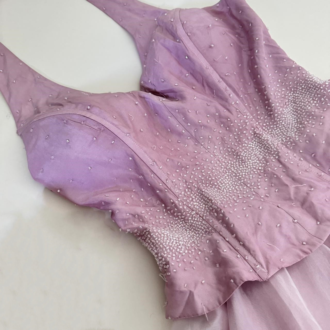 Robe de soirée longue en satin et tulle rose pailleté, bustier et perles, gh4592