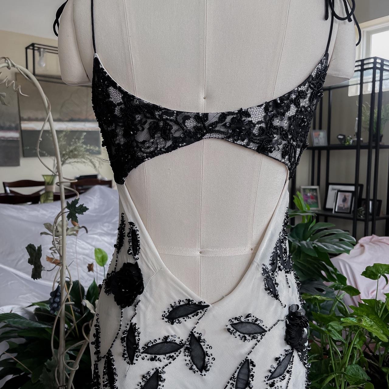 Girlhomeshops - Robe de soirée longue en mousseline de soie, blanche et noire, avec perles exquises, gh5092