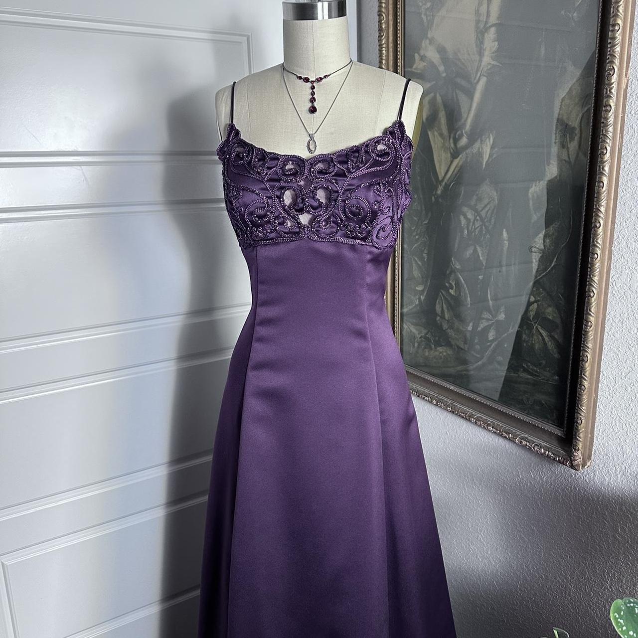 (Nicht vorrätig) Lila Vintage-Mode Elegantes, exquisites, perlenbesetztes, langes Spaghettiträger-Satin-Abendkleid mit Spaghettiträgern, Partykleid gh3676