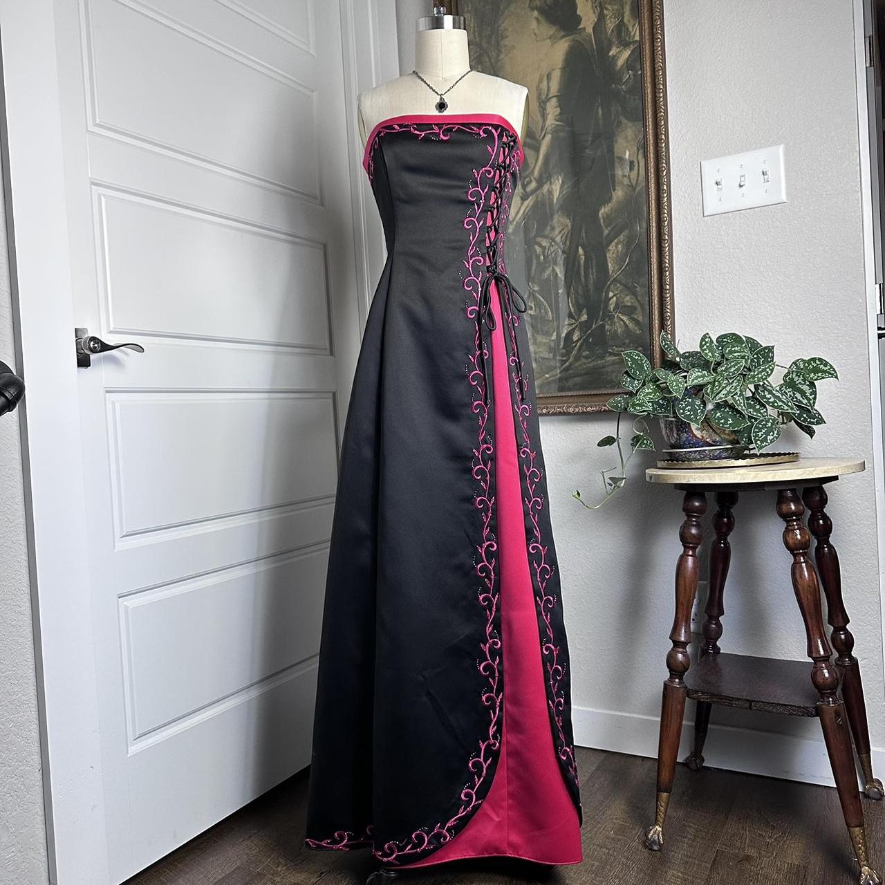 Black pink elegant delicate floral applique rhinestones vintage fashion long spaghetti strap satin ball gown evening dress party dress prom dress gh3677