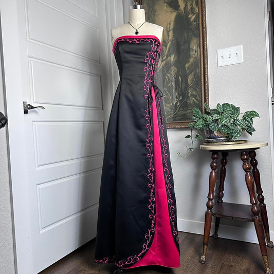 Black pink elegant delicate floral applique rhinestones vintage fashion long spaghetti strap satin ball gown evening dress party dress prom dress gh3677