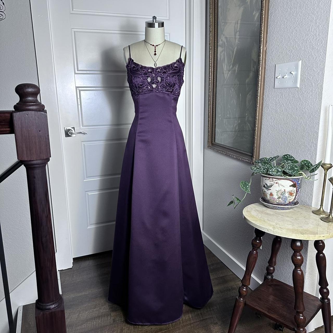 (Nicht vorrätig) Lila Vintage-Mode Elegantes, exquisites, perlenbesetztes, langes Spaghettiträger-Satin-Abendkleid mit Spaghettiträgern, Partykleid gh3676